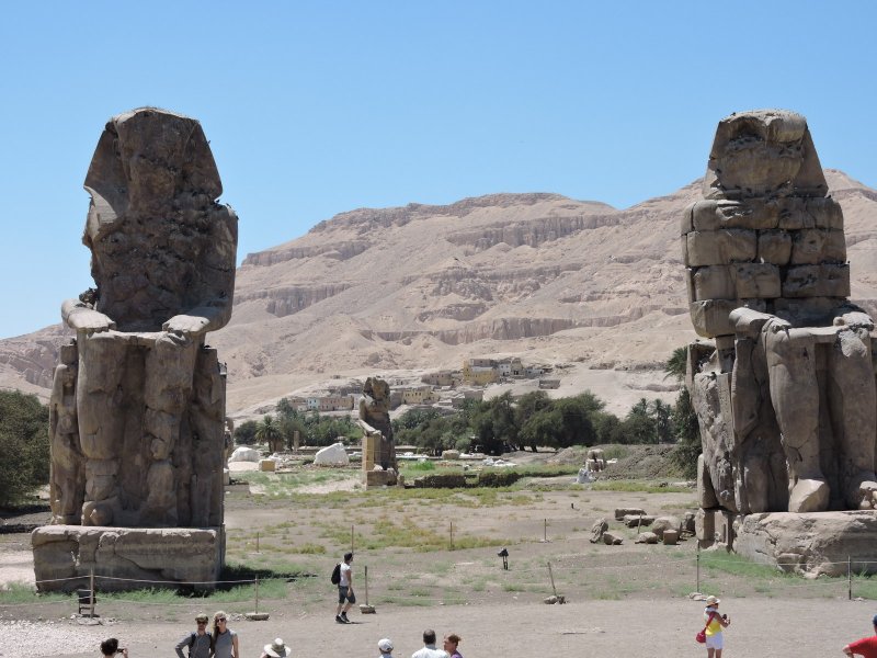 423 Colossi of Memnon